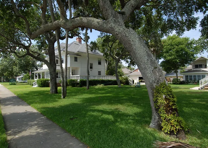 Resort: Night Swan Intracoastal Bed & Breakfast
